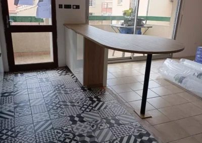 Pose carrelage dans une cuisine